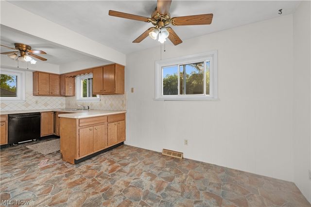 128 Forest Boulevard, Avon Lake, OH 44012
