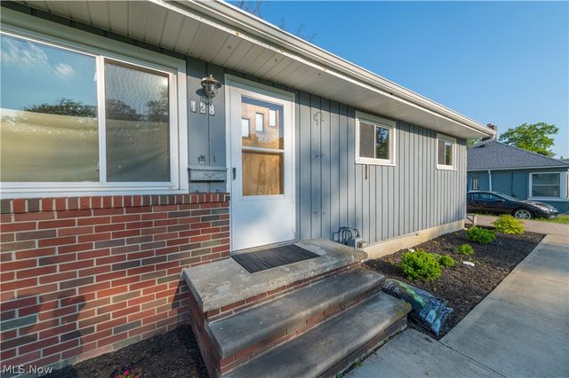 128 Forest Boulevard, Avon Lake, OH 44012