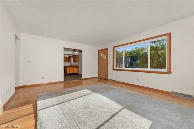 128 Forest Boulevard, Avon Lake, OH 44012