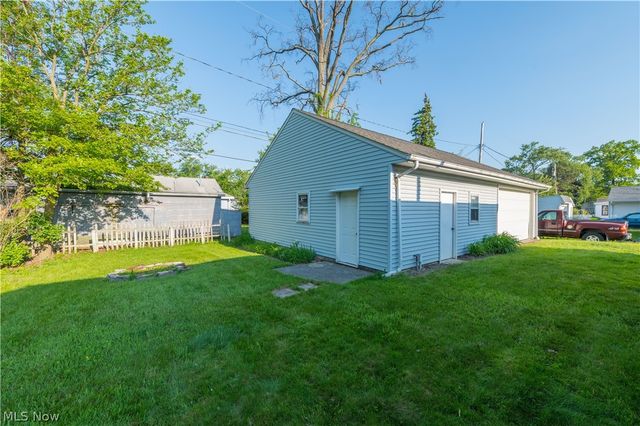 128 Forest Boulevard, Avon Lake, OH 44012