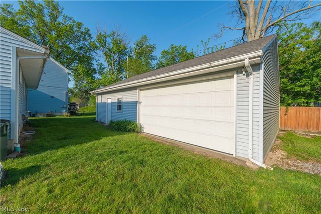 128 Forest Boulevard, Avon Lake, OH 44012