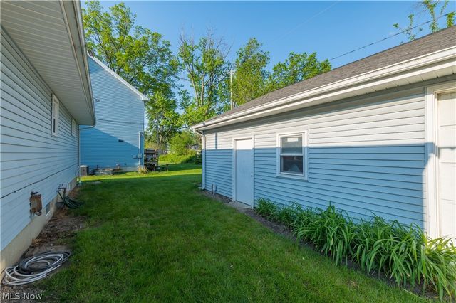 128 Forest Boulevard, Avon Lake, OH 44012