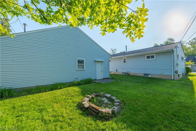128 Forest Boulevard, Avon Lake, OH 44012