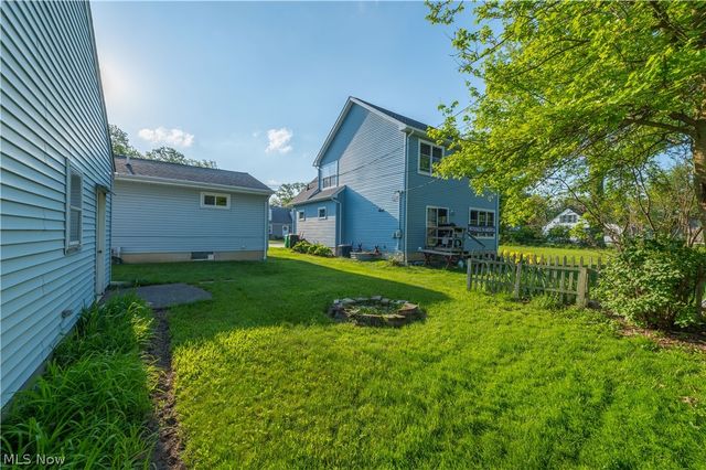 128 Forest Boulevard, Avon Lake, OH 44012