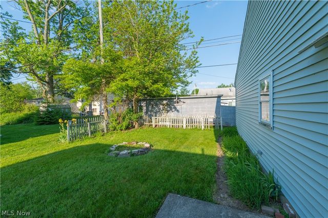 128 Forest Boulevard, Avon Lake, OH 44012