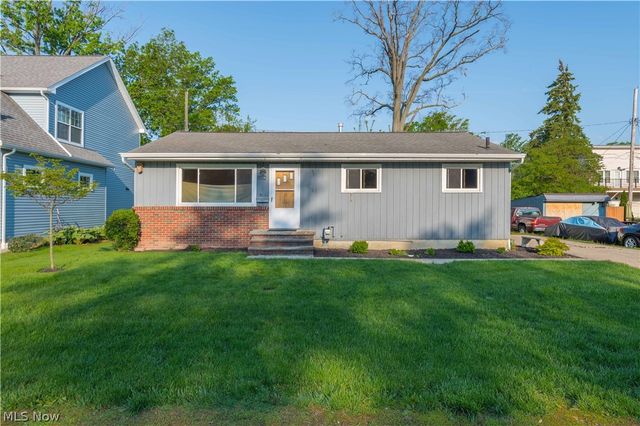 128 Forest Boulevard, Avon Lake, OH 44012
