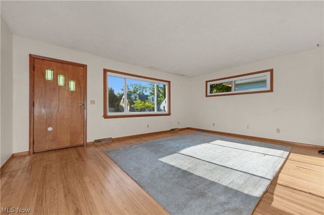 128 Forest Boulevard, Avon Lake, OH 44012