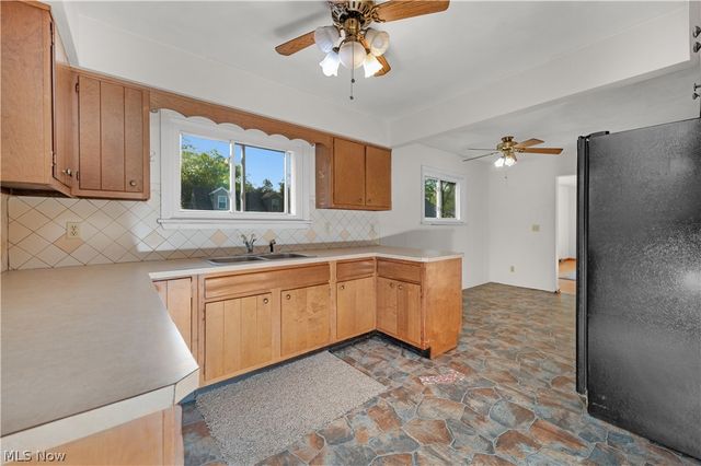 128 Forest Boulevard, Avon Lake, OH 44012