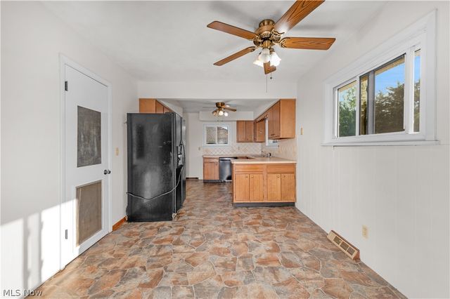 128 Forest Boulevard, Avon Lake, OH 44012