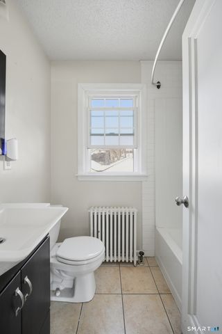 95 Middle Turnpike West APT B4, Manchester, CT 06040