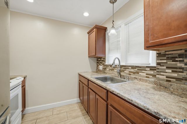 95 Middle Turnpike West APT B4, Manchester, CT 06040