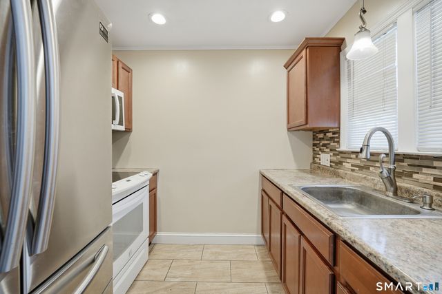 95 Middle Turnpike West APT B4, Manchester, CT 06040