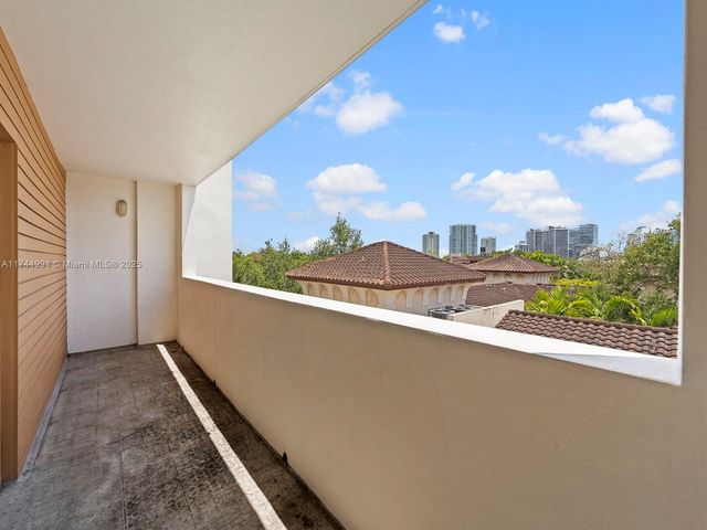 2740 SW 28th Ter 508, Miami, FL 33133