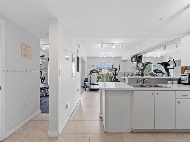 2740 SW 28th Ter 508, Miami, FL 33133