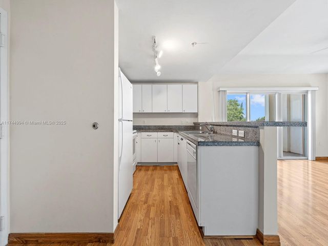 2740 SW 28th Ter 508, Miami, FL 33133