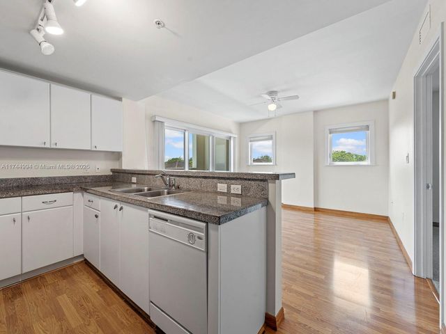 2740 SW 28th Ter 508, Miami, FL 33133