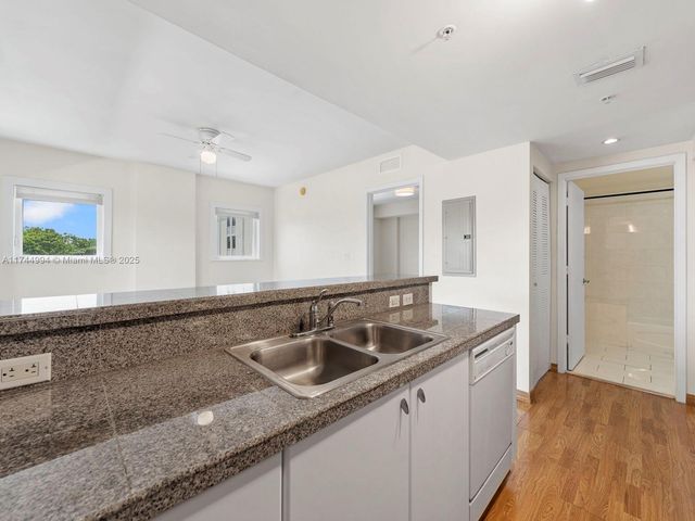 2740 SW 28th Ter 508, Miami, FL 33133