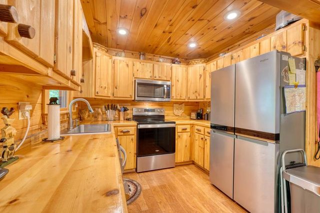 215 The Woods Road, Mineral Bluff, GA 30559