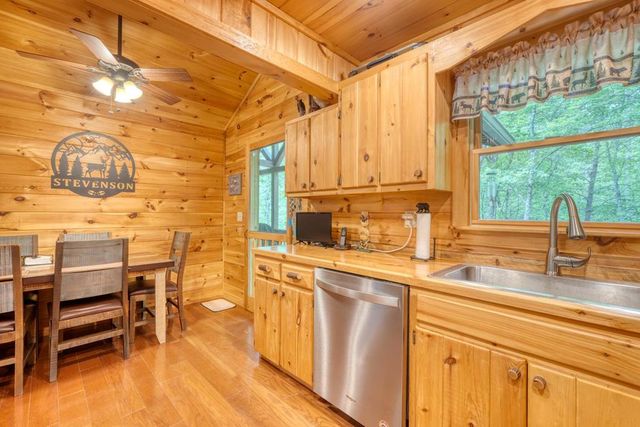 215 The Woods Road, Mineral Bluff, GA 30559