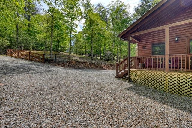 215 The Woods Road, Mineral Bluff, GA 30559