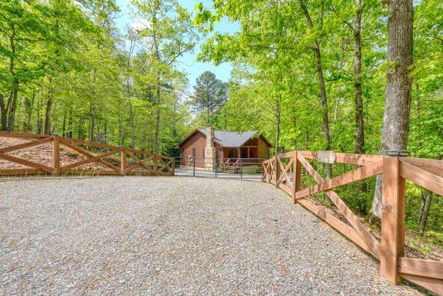215 The Woods Road, Mineral Bluff, GA 30559