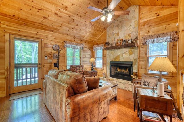 215 The Woods Road, Mineral Bluff, GA 30559