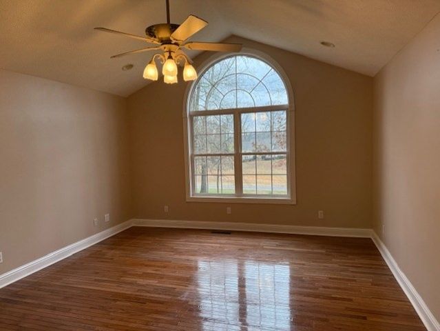 368 Stillwater Drive, Paris, TN 38242