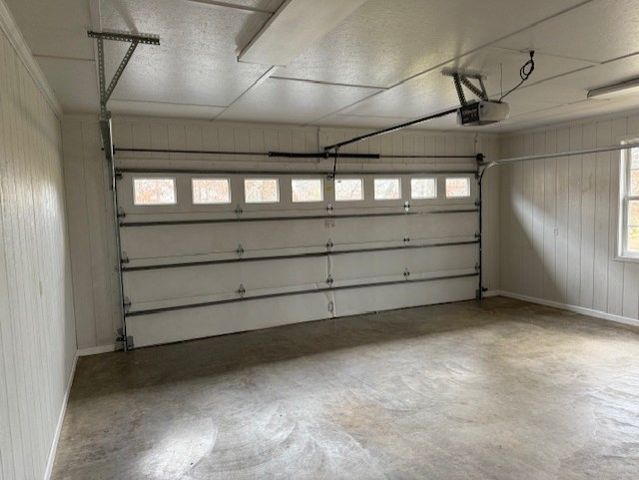 368 Stillwater Drive, Paris, TN 38242