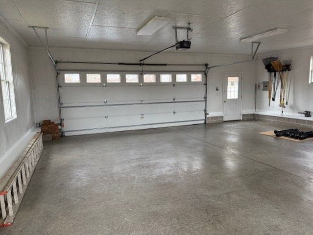 368 Stillwater Drive, Paris, TN 38242