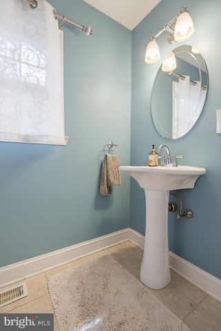 492 HARMON RD, Philadelphia, PA 19128