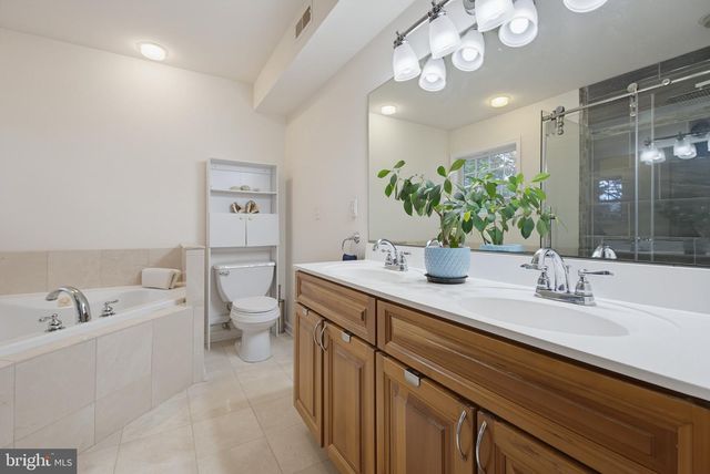 492 HARMON RD, Philadelphia, PA 19128