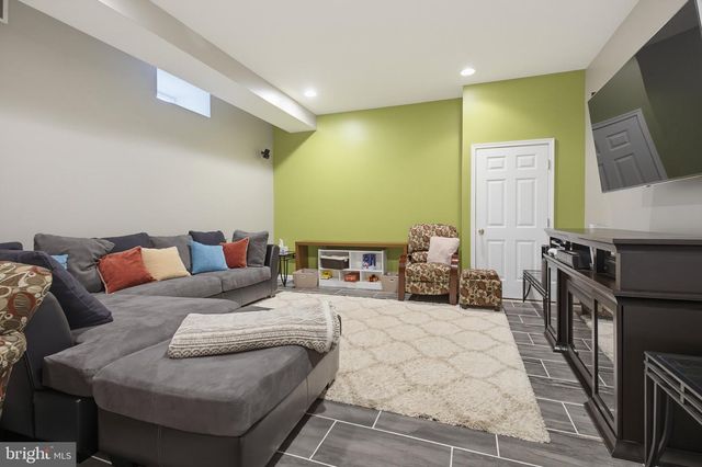 492 HARMON RD, Philadelphia, PA 19128