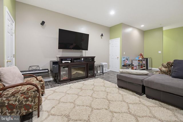 492 HARMON RD, Philadelphia, PA 19128