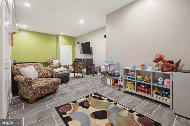 492 HARMON RD, Philadelphia, PA 19128