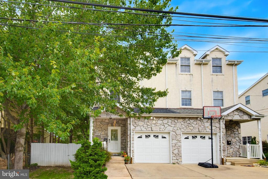 492 HARMON RD, Philadelphia, PA 19128