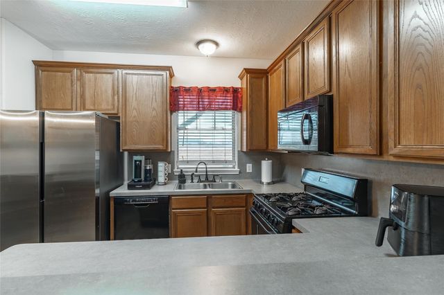 1417 Tx-146 S, La Porte, TX 77571