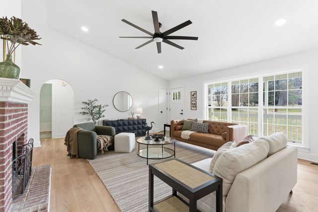 2014 Big Oak Dr, Spring Hill, TN 37174