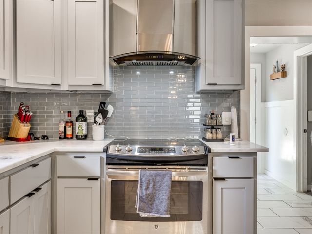 527 E Latimer Court, Tulsa, OK 74106