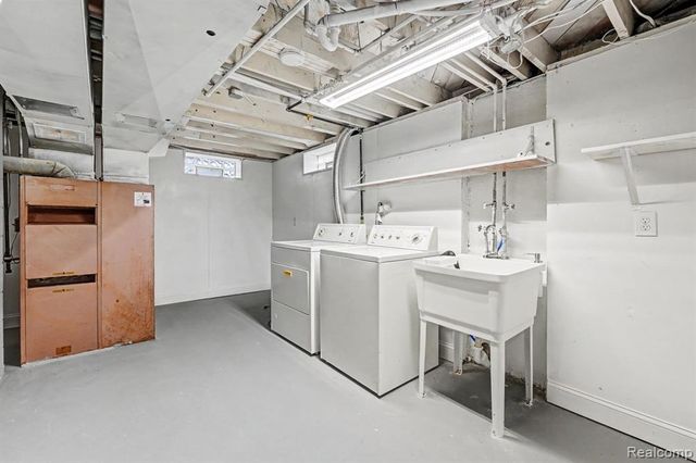 13704 Sherman Avenue, Warren, MI 48089