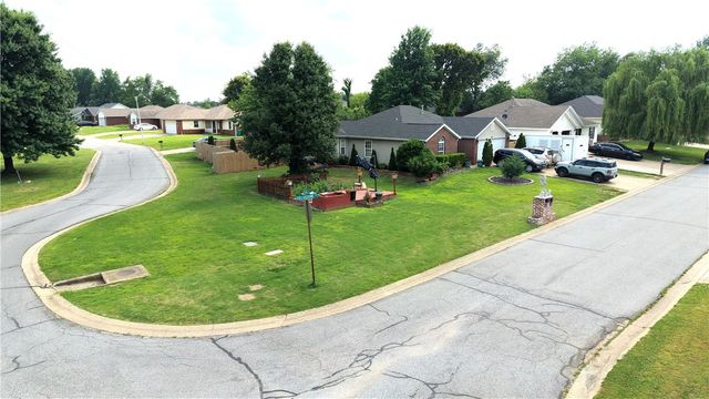 901 Fieldstone Court, Centerton, AR 72719