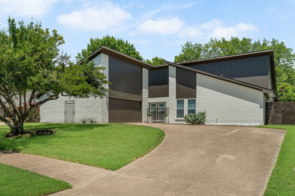 2806 N Creekwood Drive, Grapevine, TX 76051