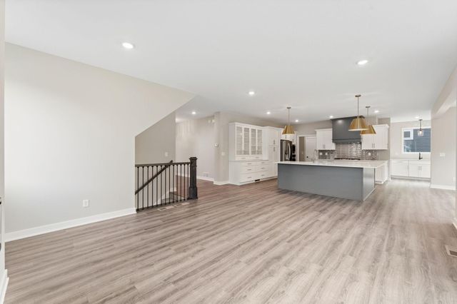 7624 22nd Avenue E, Shakopee, MN 55379