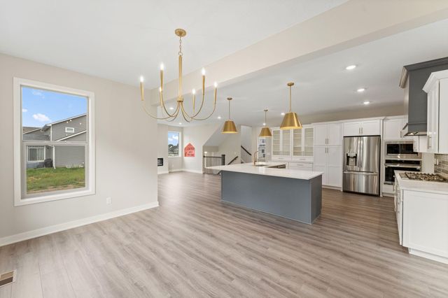 7624 22nd Avenue E, Shakopee, MN 55379