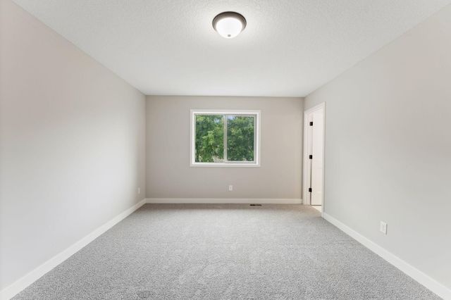 7624 22nd Avenue E, Shakopee, MN 55379