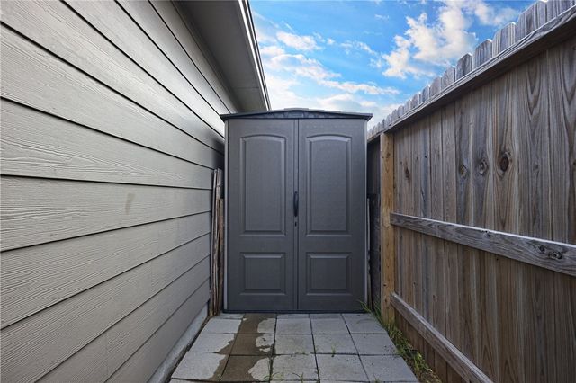 7714 Pruet Dr, Corpus Christi, TX 78414