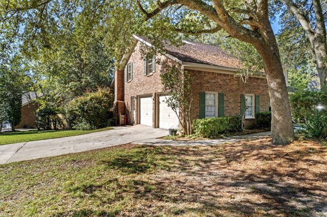 17 Plantation Circle, Summerville, SC 29485