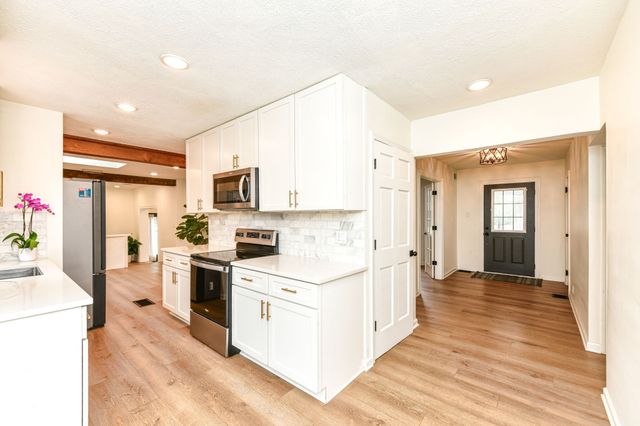 7260 W 93rd Street, Zionsville, IN 46077