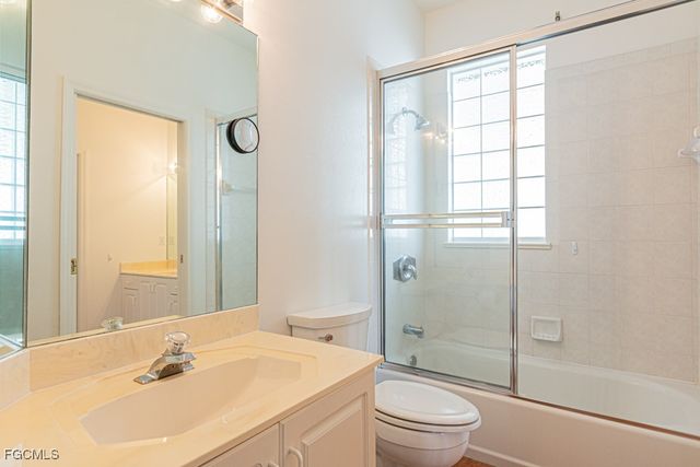 622 Mirror Lakes Falls CT, Lehigh Acres, FL 33974