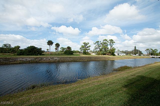 622 Mirror Lakes Falls CT, Lehigh Acres, FL 33974