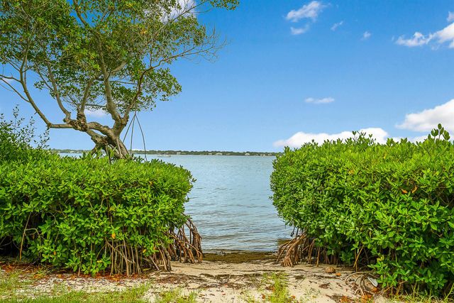 269 NE Edgewater Drive, Stuart, FL 34996